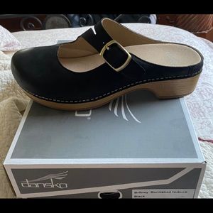 Brand new.. never worn.. Dansko Britney Burnished Nubuck Black…. Size 40(9.5/10)